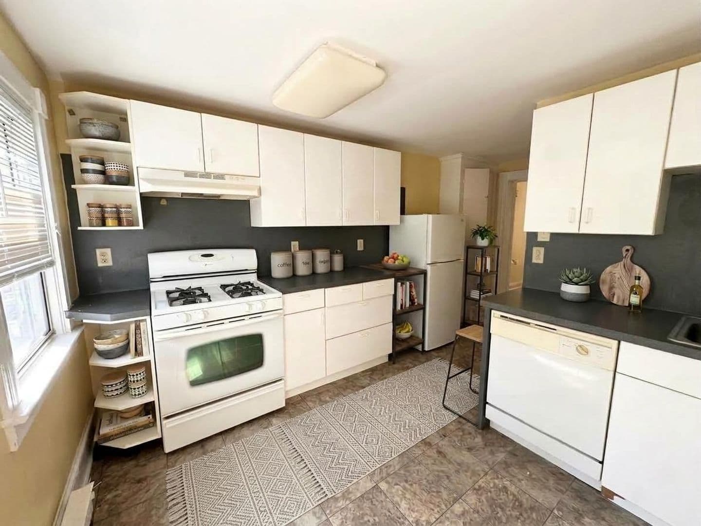 Lancaster Apartment: 222 E Clay St