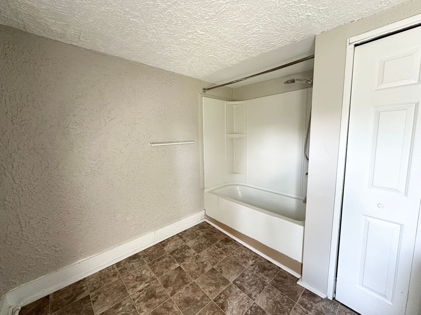 Hallam Apartment: 125 Emig St