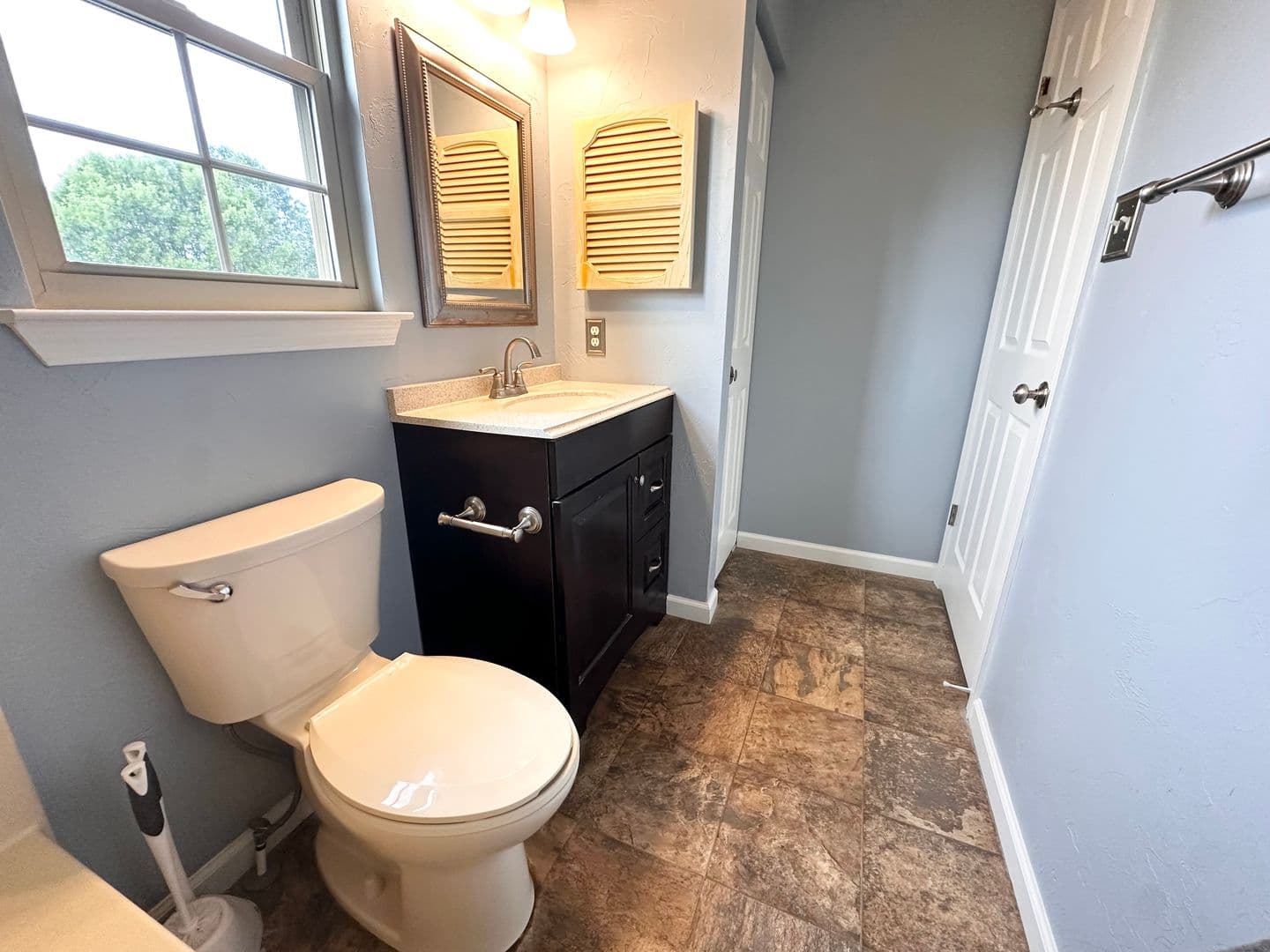 York House: 1114 Skyview Drive