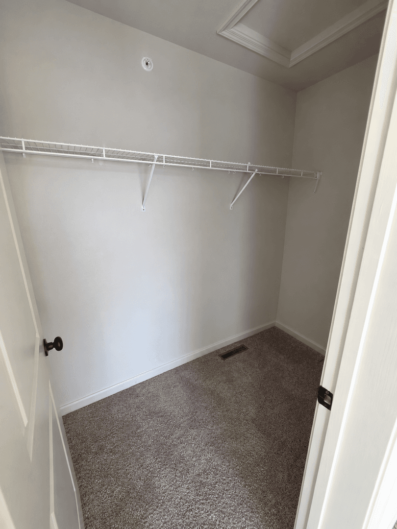 Elizabethtown House: 172 Randolph Dr