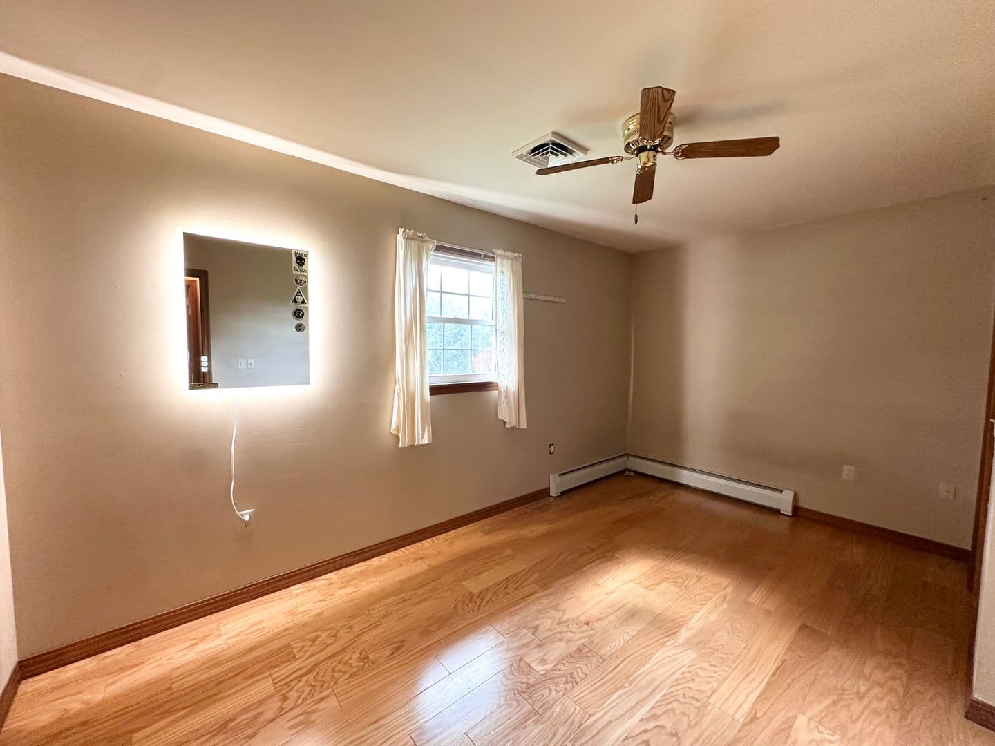 Lebanon House: 747 Mechanic St