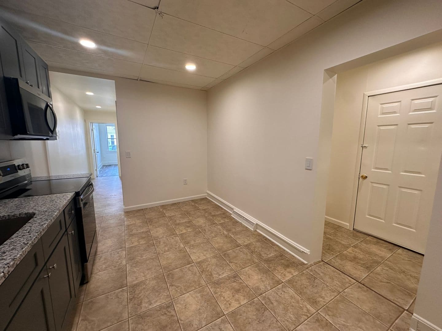 Lebanon Apartment: 324 N 11th Street