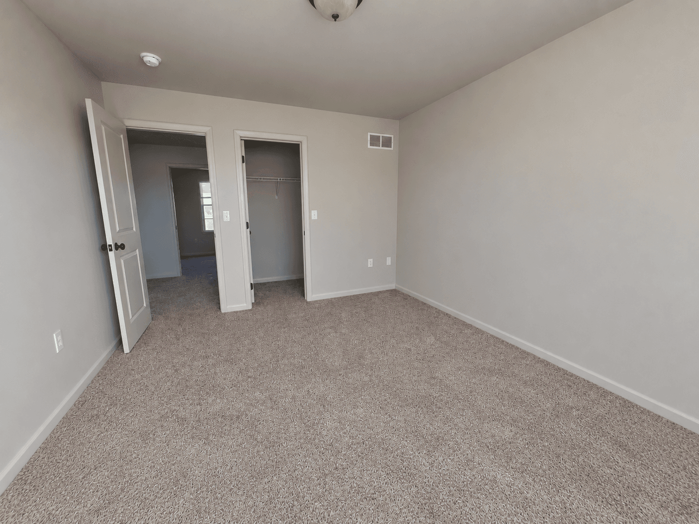 Elizabethtown House: 172 Randolph Dr