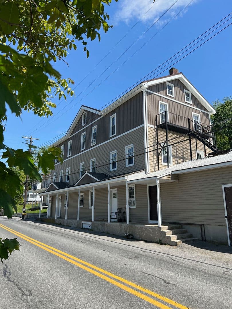 Lebanon Apartment: 264 Rexmont Road