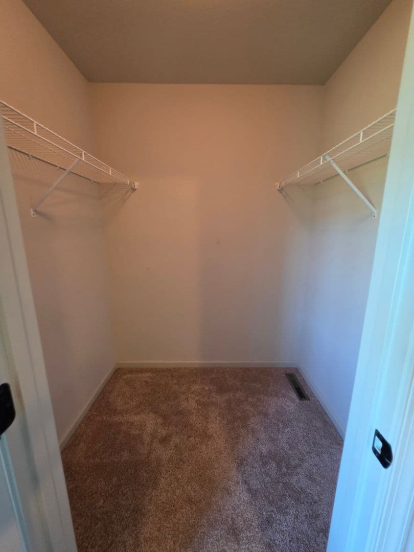 Elizabethtown House: 172 Randolph Dr