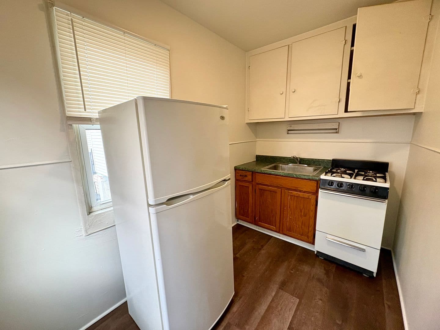 Lancaster Apartment: 403 W James St