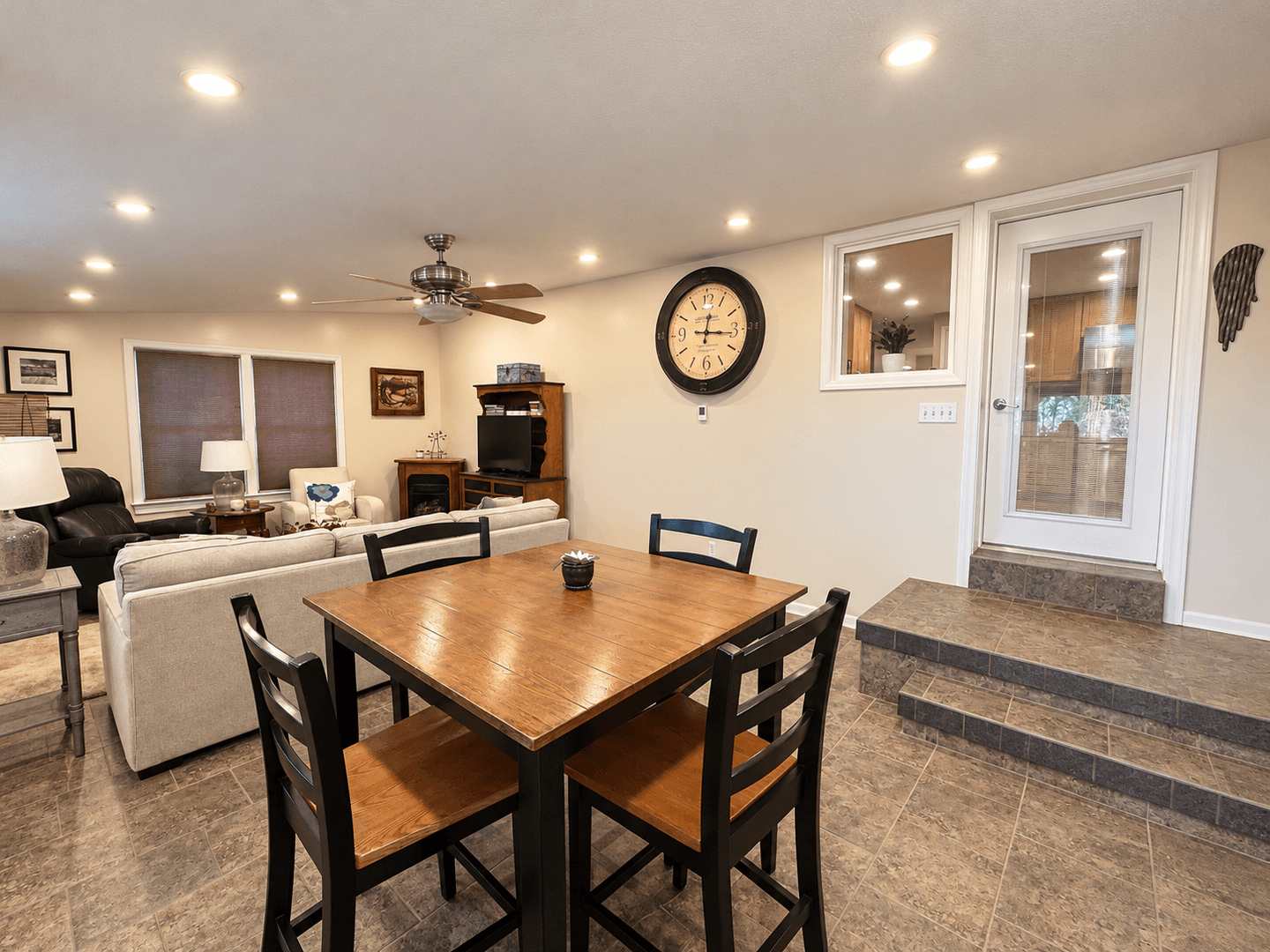 York House: 1671 Northview Rd