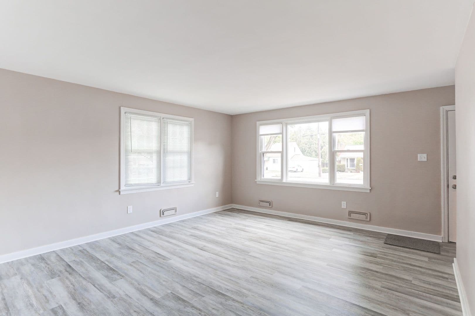 Elizabethtown House: 336 Snyder Avenue
