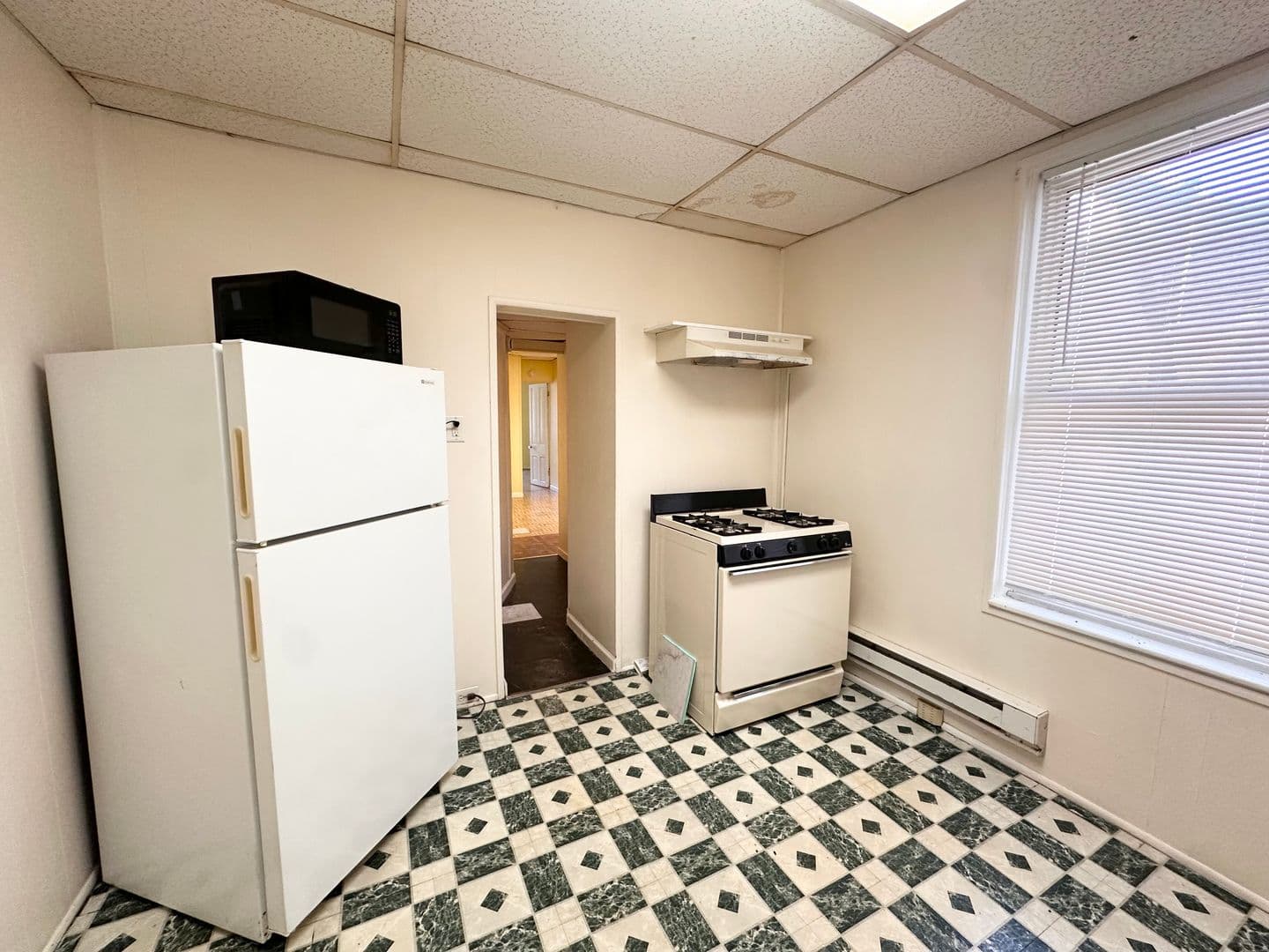 Lancaster Apartment: 222 E Clay St
