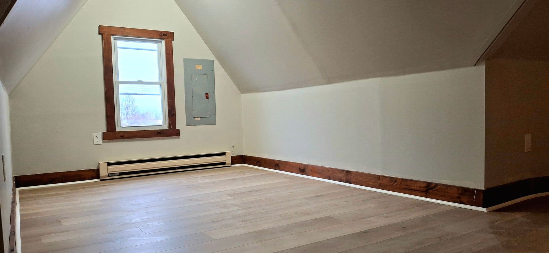 Manheim Apartment: 113 W Ferdinand St