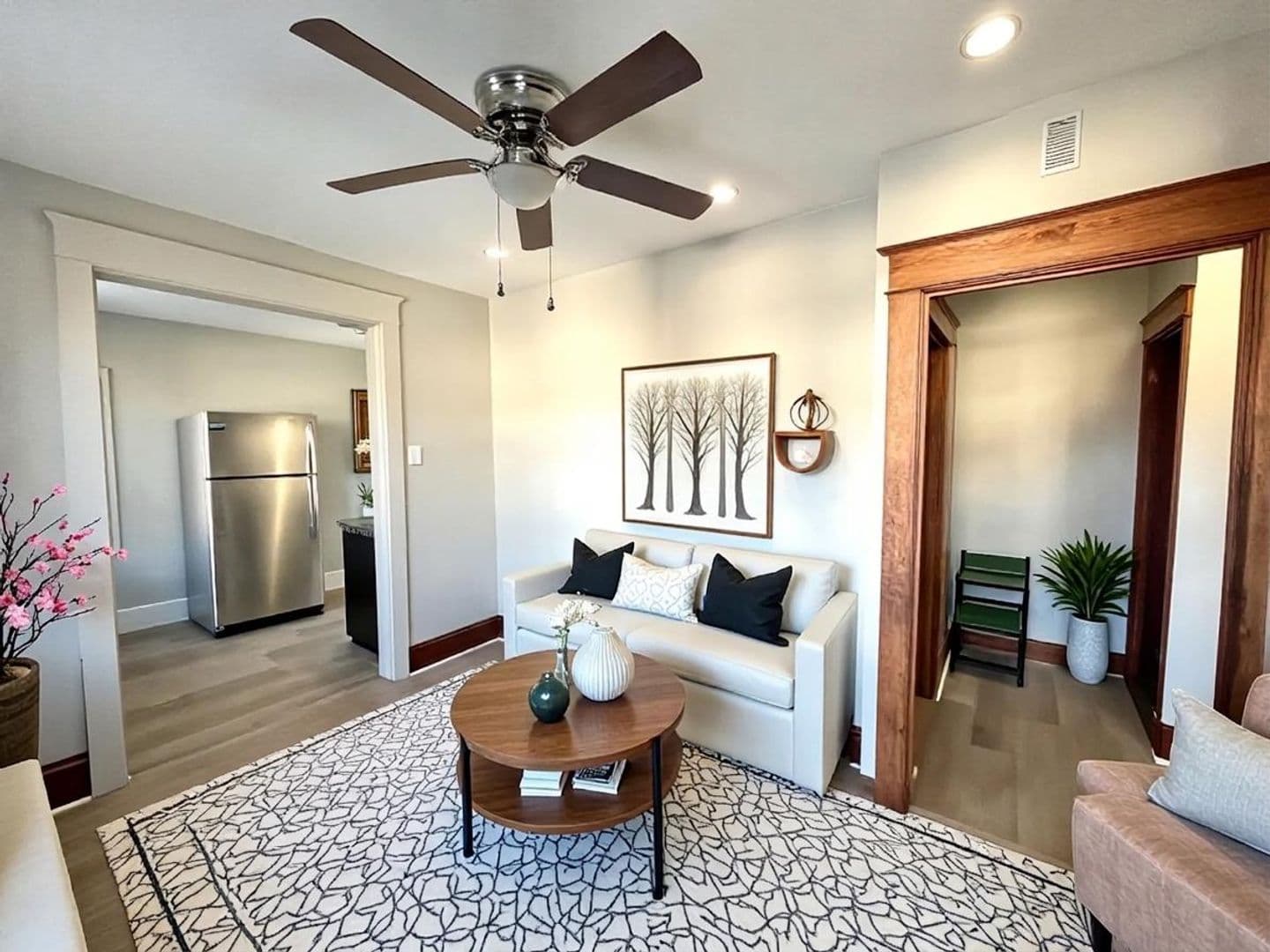 Manheim Apartment: 113 W Ferdinand St