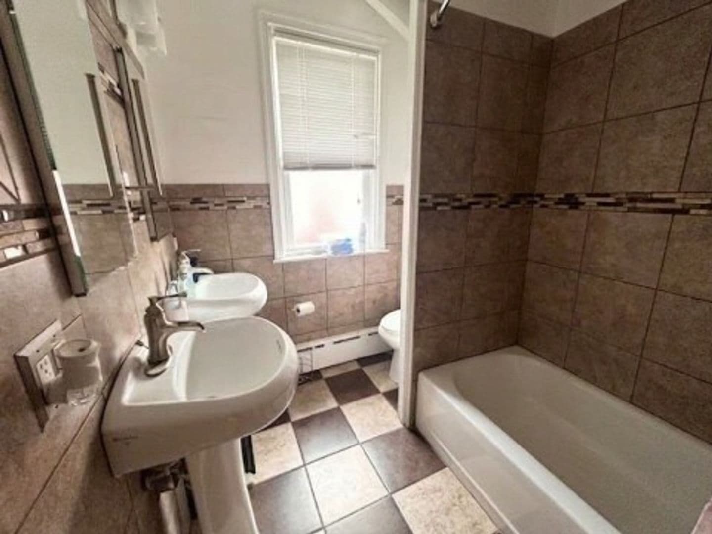 York Apartment: 611 Wallace St
