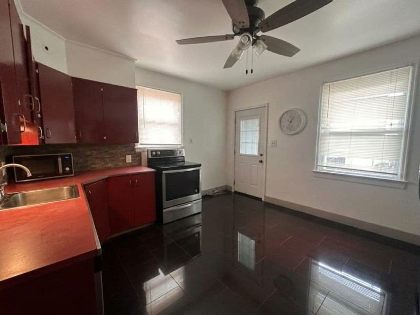 York Apartment: 611 Wallace St