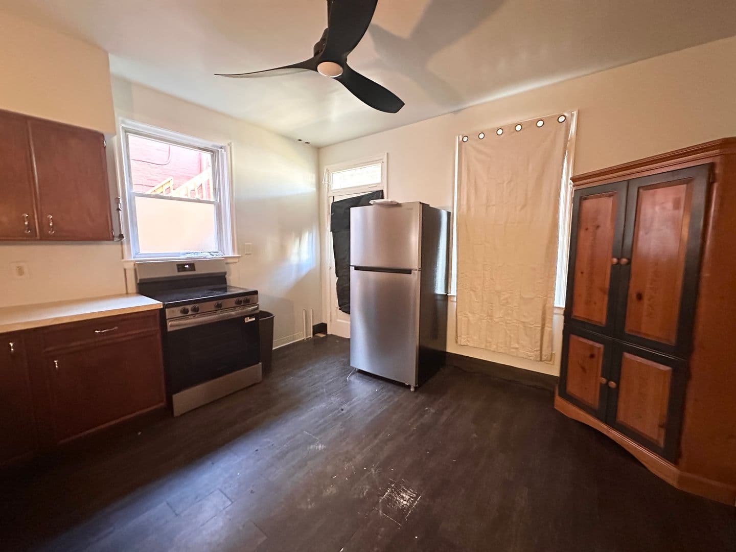 York Apartment: 611 Wallace St