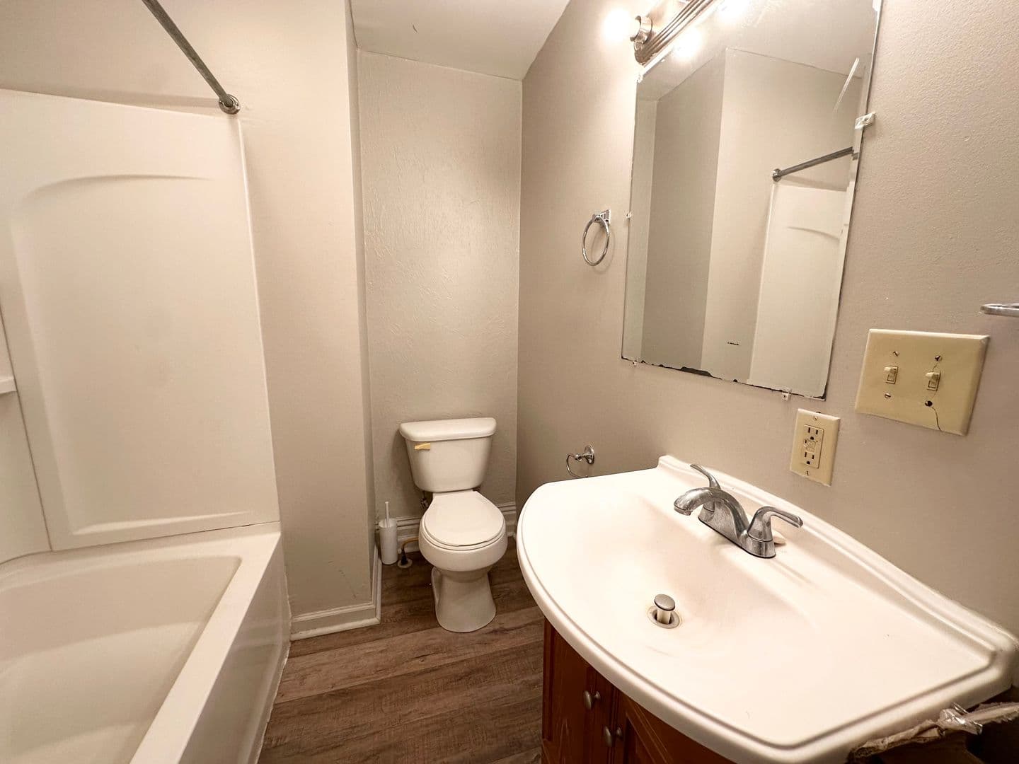 York House: 718 N Pershing Ave