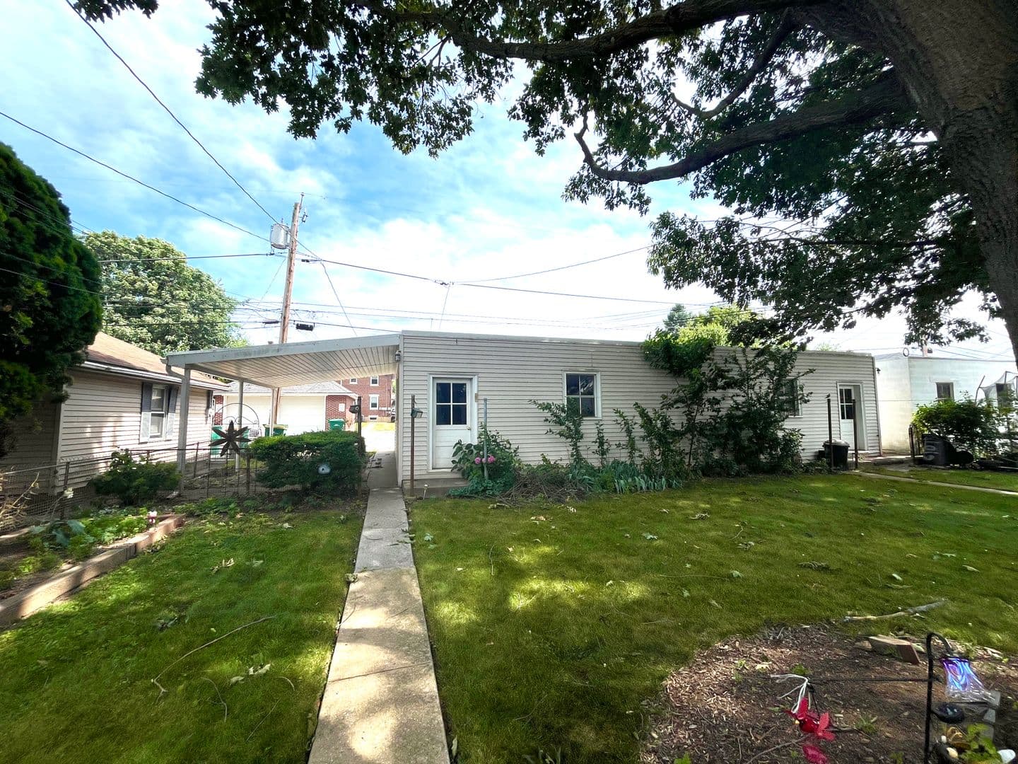 Hershey Apartment: 40 W Caracas Ave