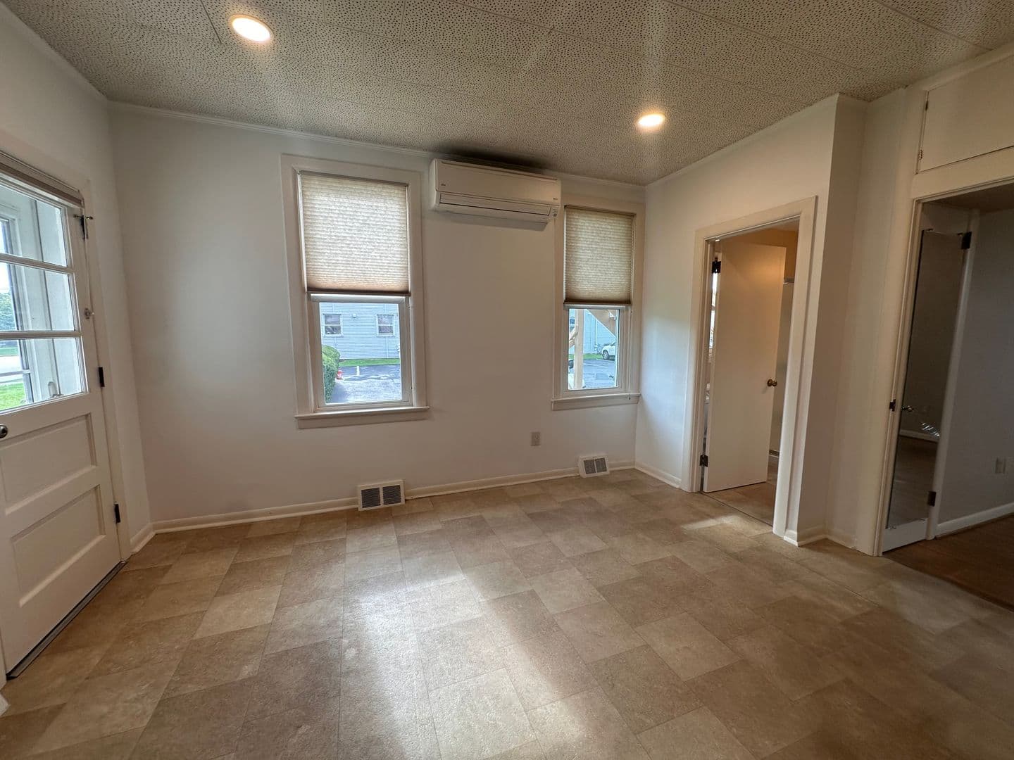 Cleona Apartment: 125 W Penn Ave