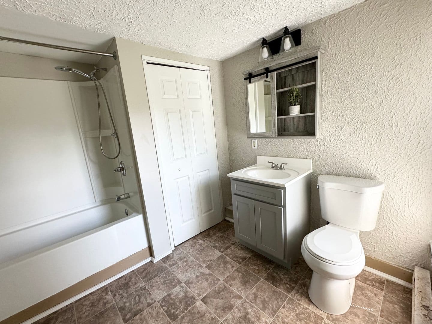 Hallam Apartment: 125 Emig St