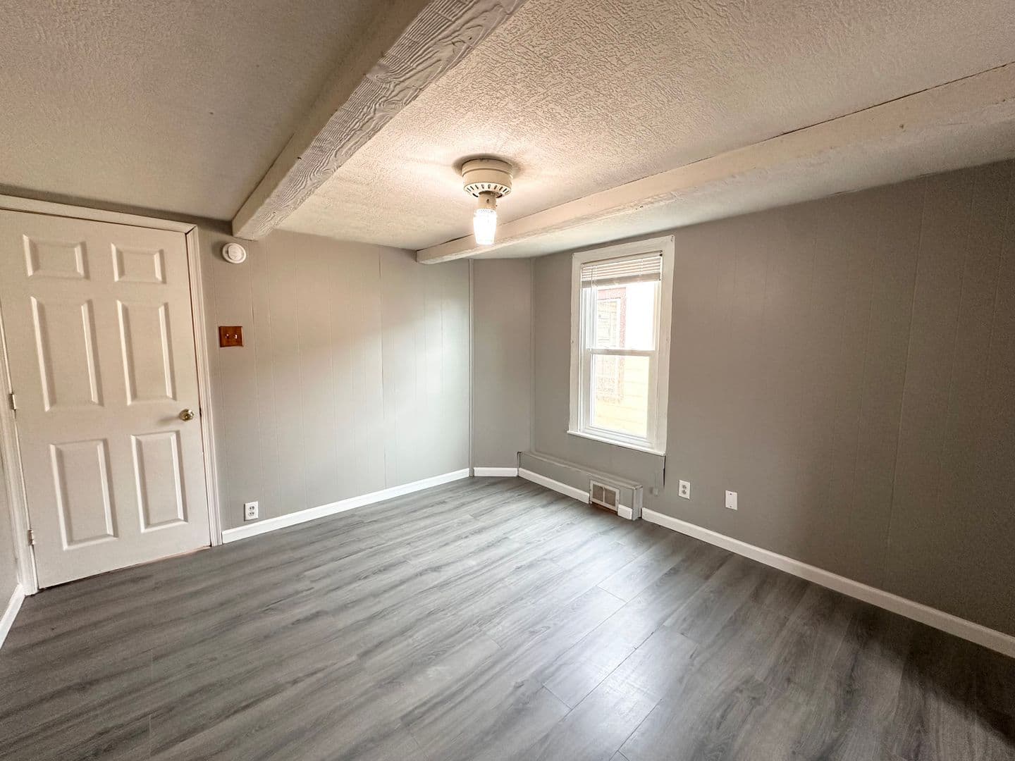 York Apartment: 627 N Hartley Street