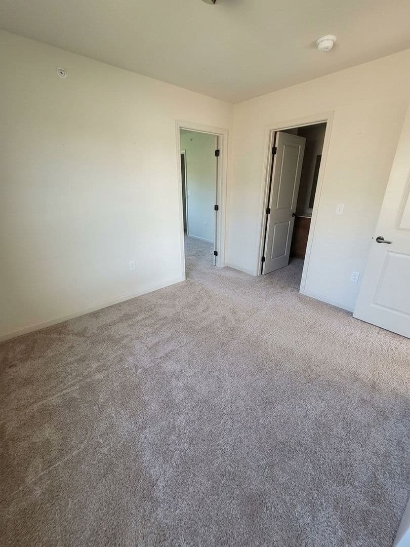 Elizabethtown House: 172 Randolph Dr