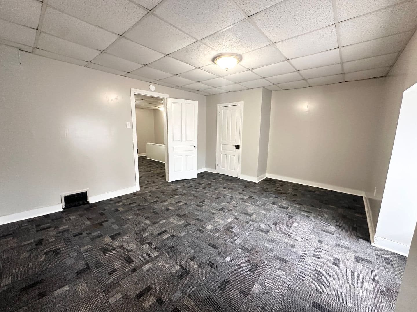 York Apartment: 638 W Philadelphia Street