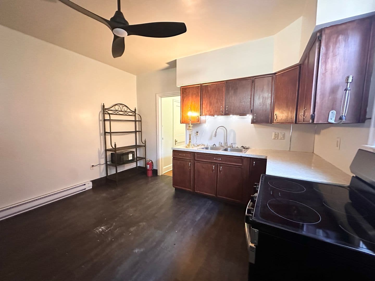 York Apartment: 611 Wallace St