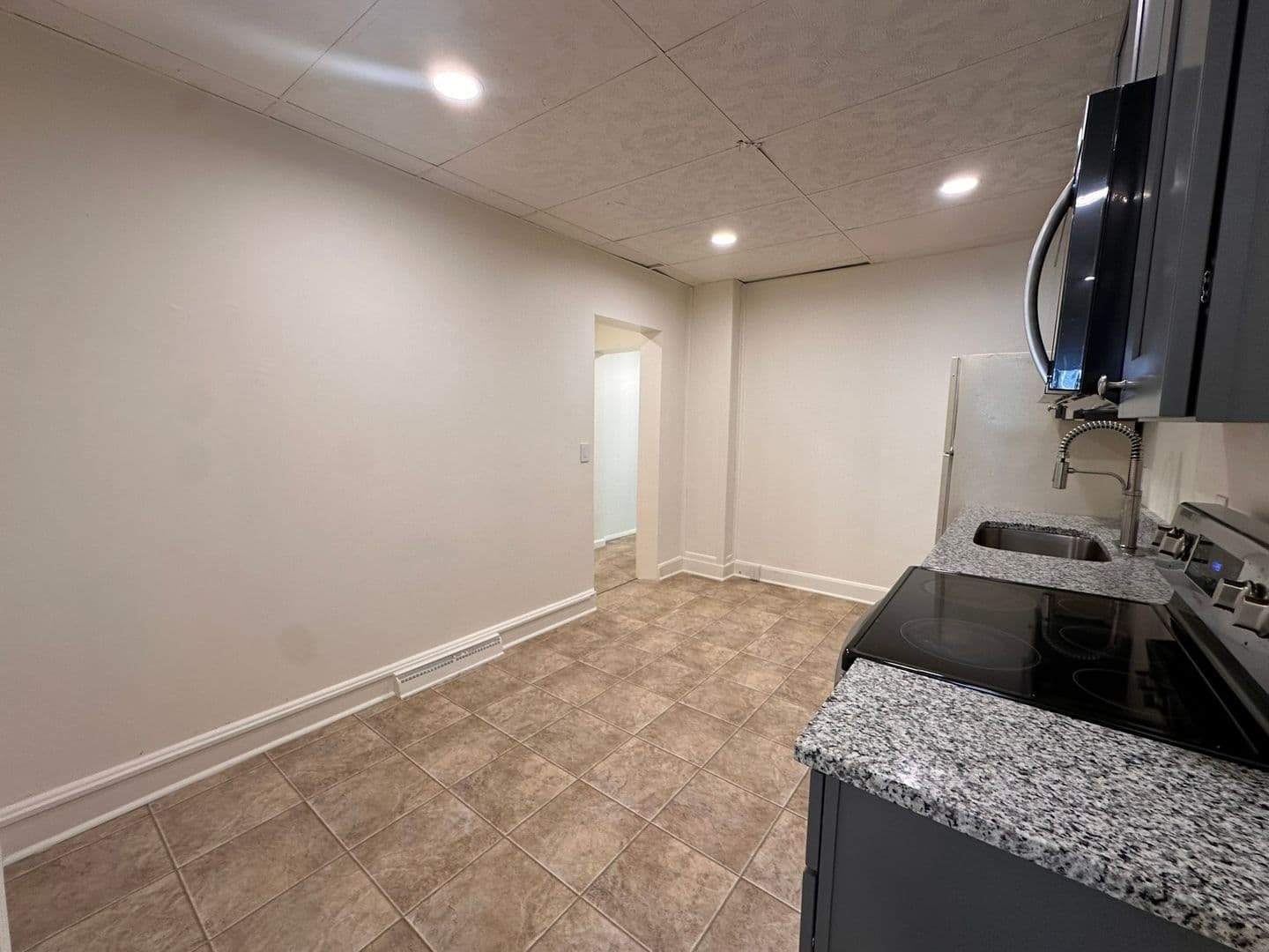 Lebanon Apartment: 324 N 11th Street