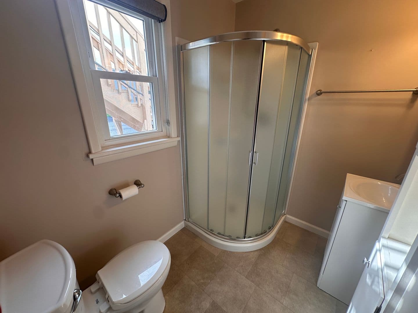 Cleona Apartment: 125 W Penn Ave