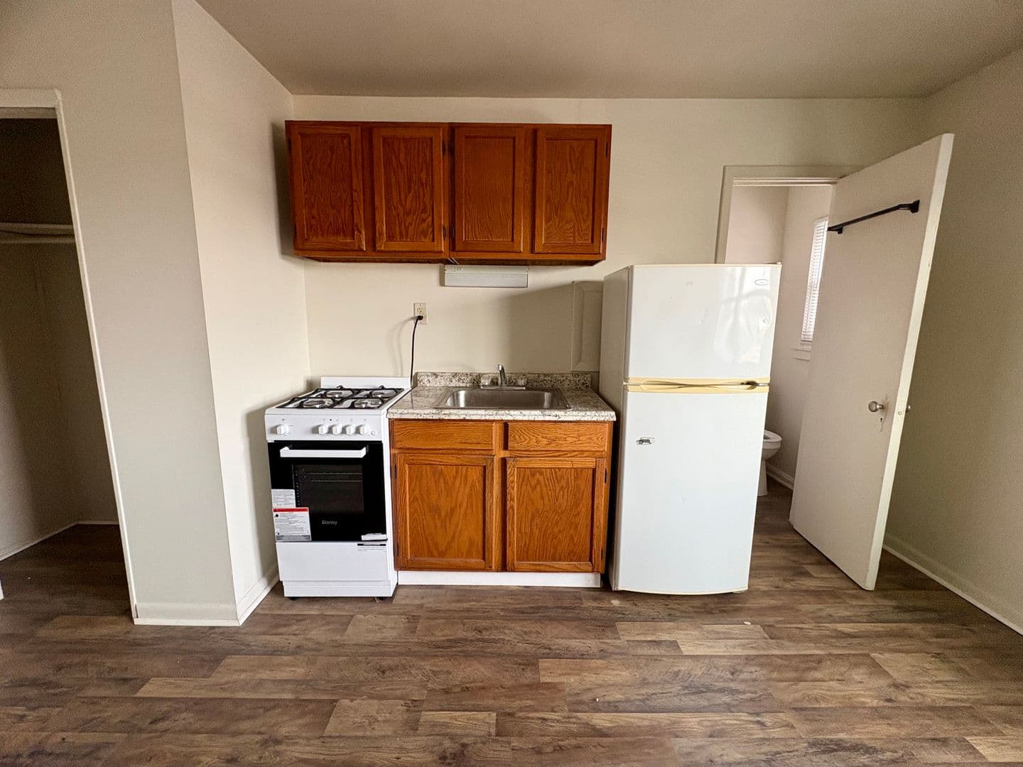 Lancaster Apartment: 403 W James St