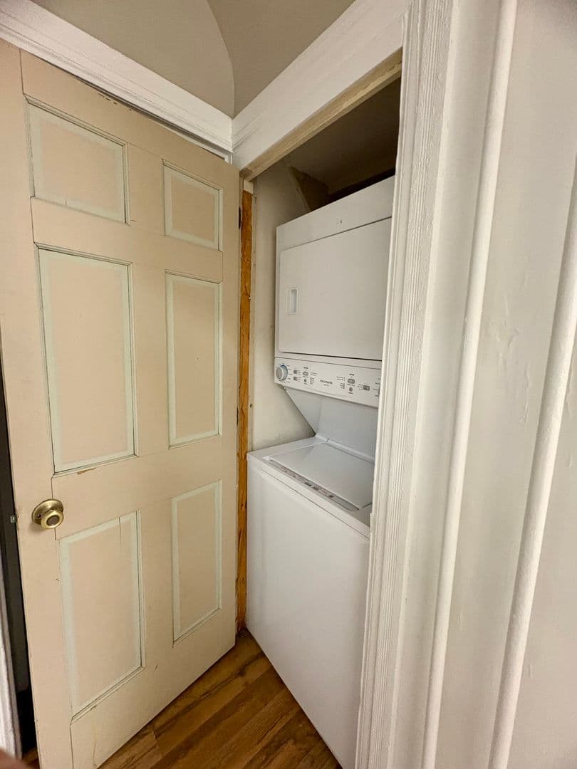York Apartment: 1366 W Market St