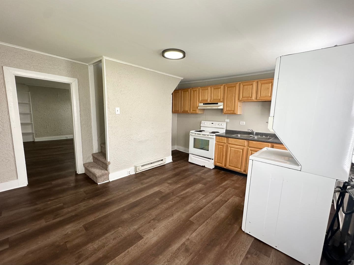 Hallam Apartment: 125 Emig St