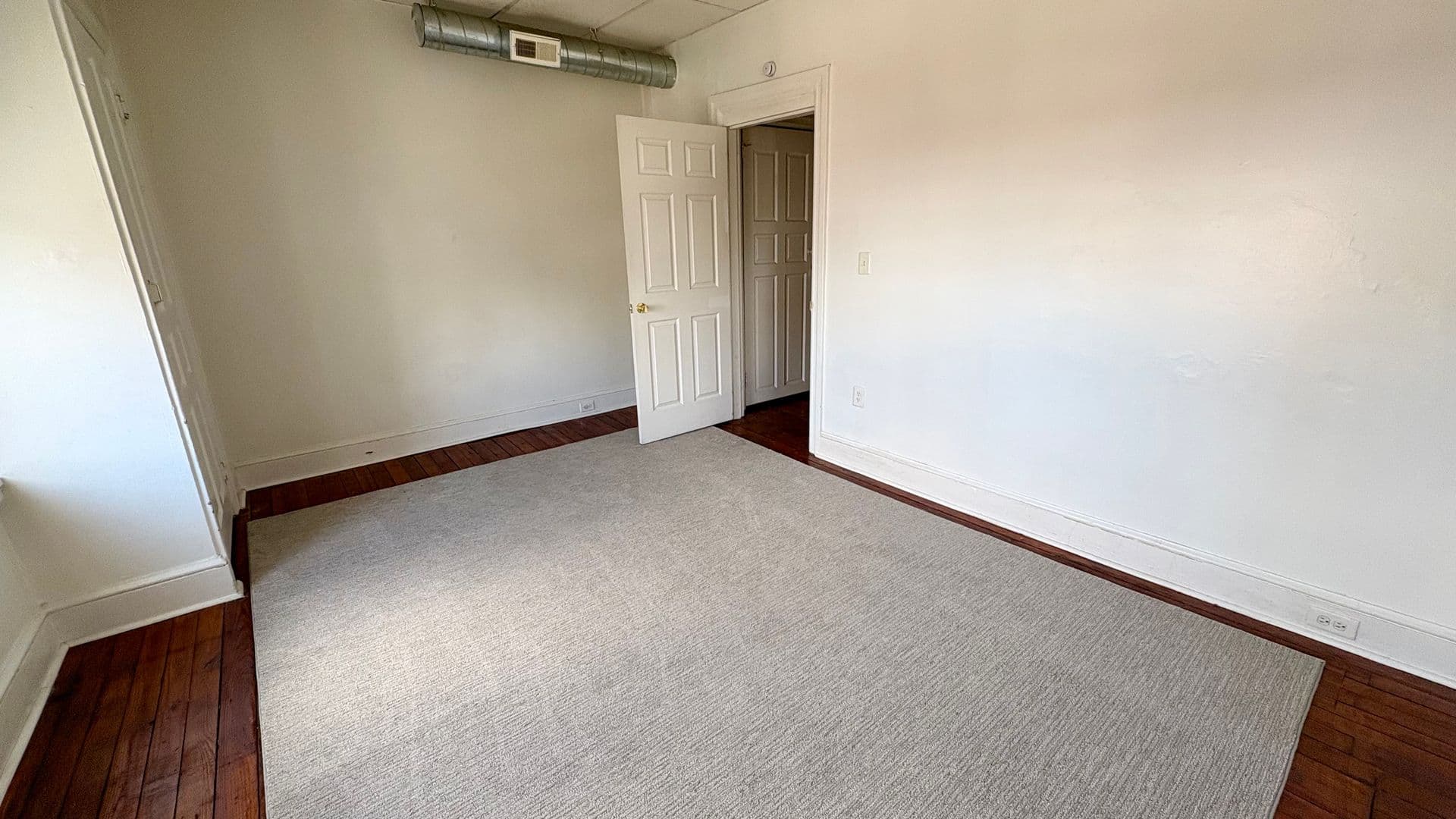York Apartment: 702 W King St