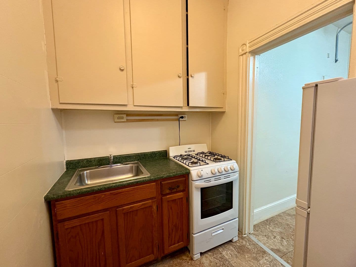 Lancaster Apartment: 403 W James St