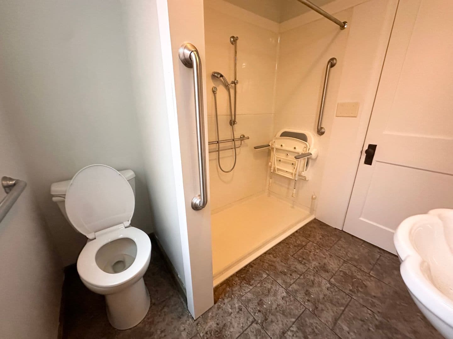York Apartment: 611 Wallace St