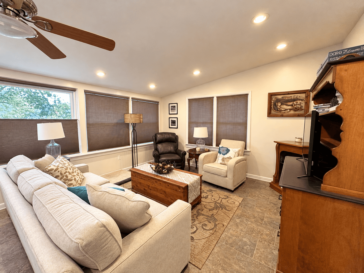 York House: 1671 Northview Rd