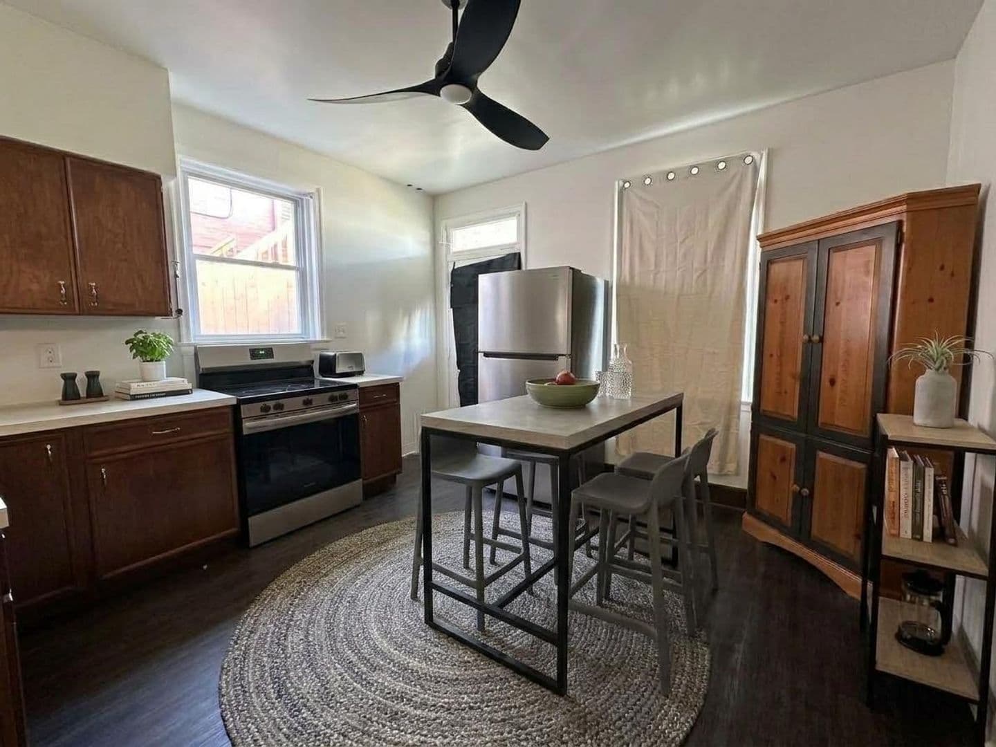 York Apartment: 611 Wallace St