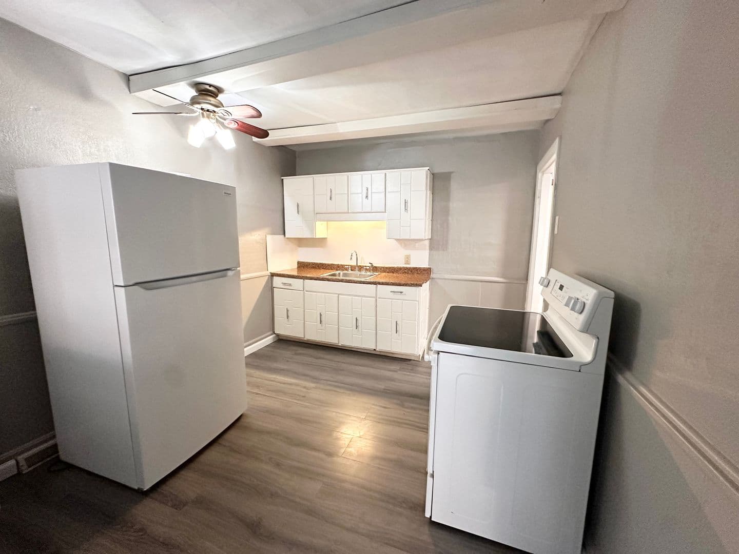 York Apartment: 627 N Hartley Street