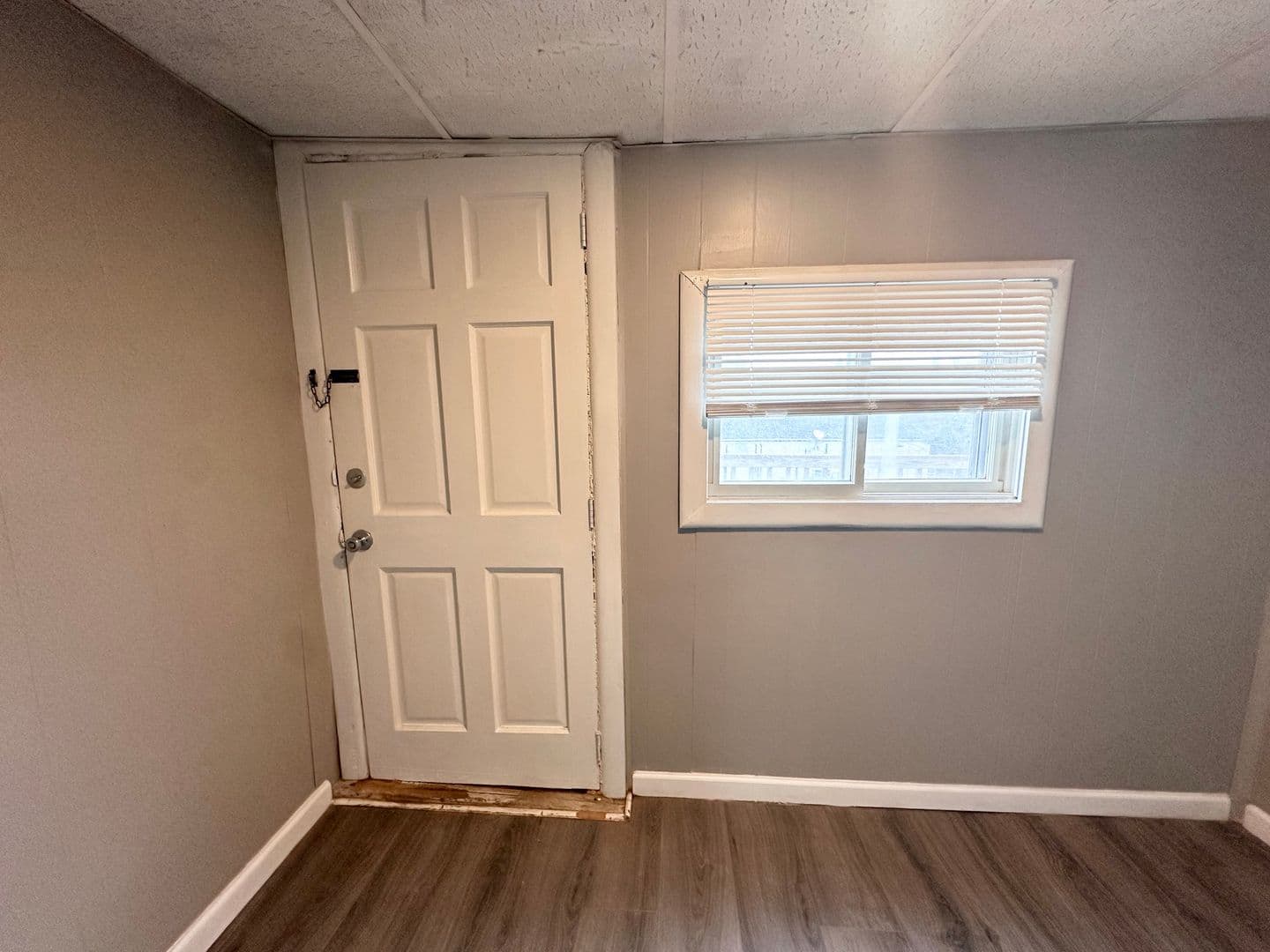 York Apartment: 627 N Hartley Street