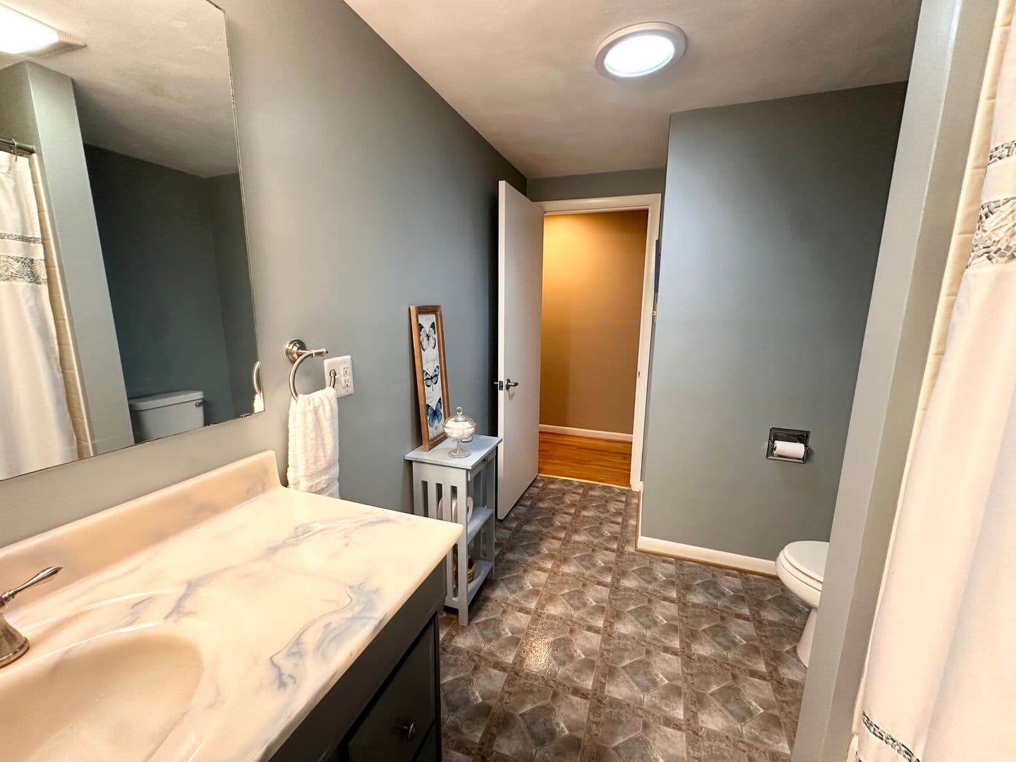 York House: 1671 Northview Rd