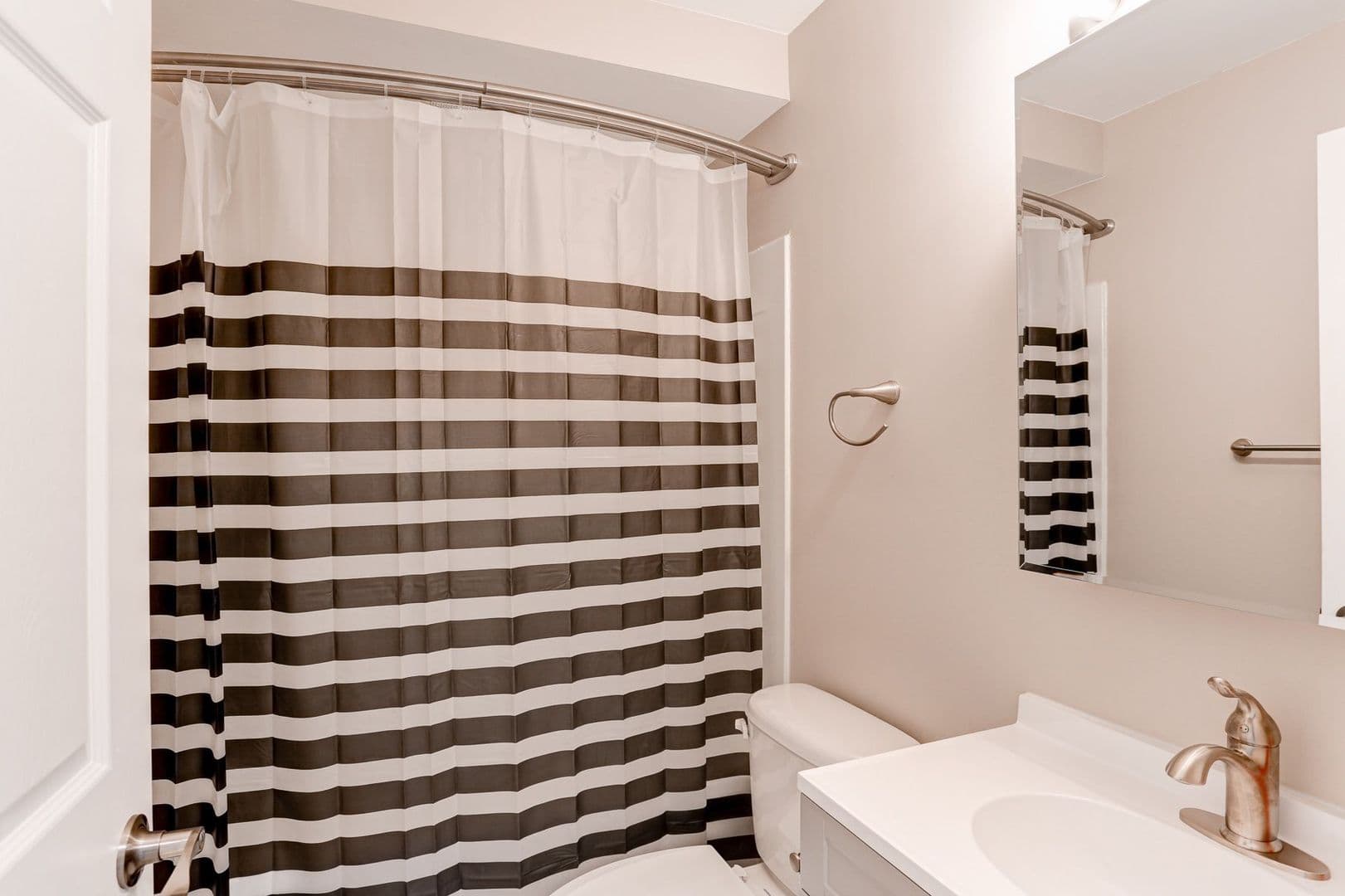 Elizabethtown House: 336 Snyder Avenue