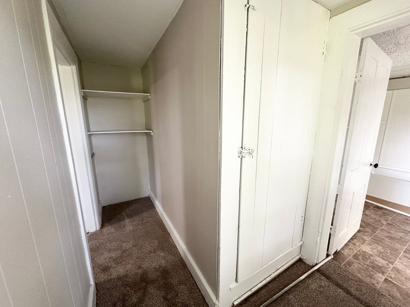 Hallam Apartment: 125 Emig St