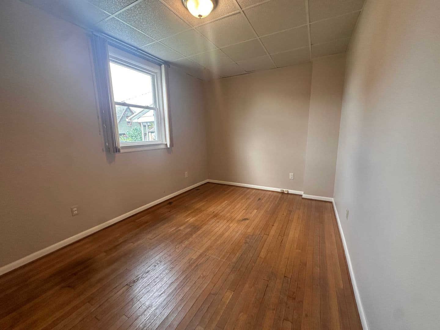 Cleona Apartment: 125 W Penn Ave