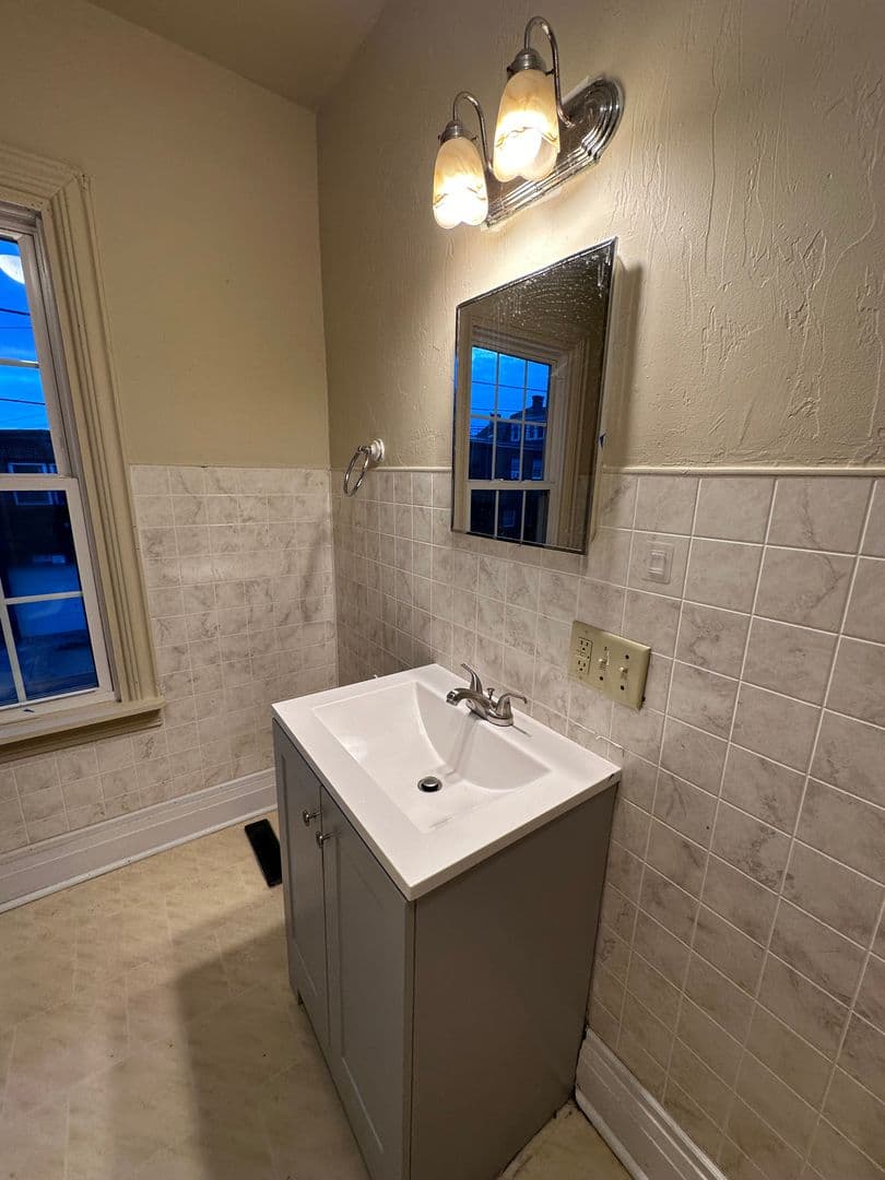 Lebanon House: 516 N 11th Street