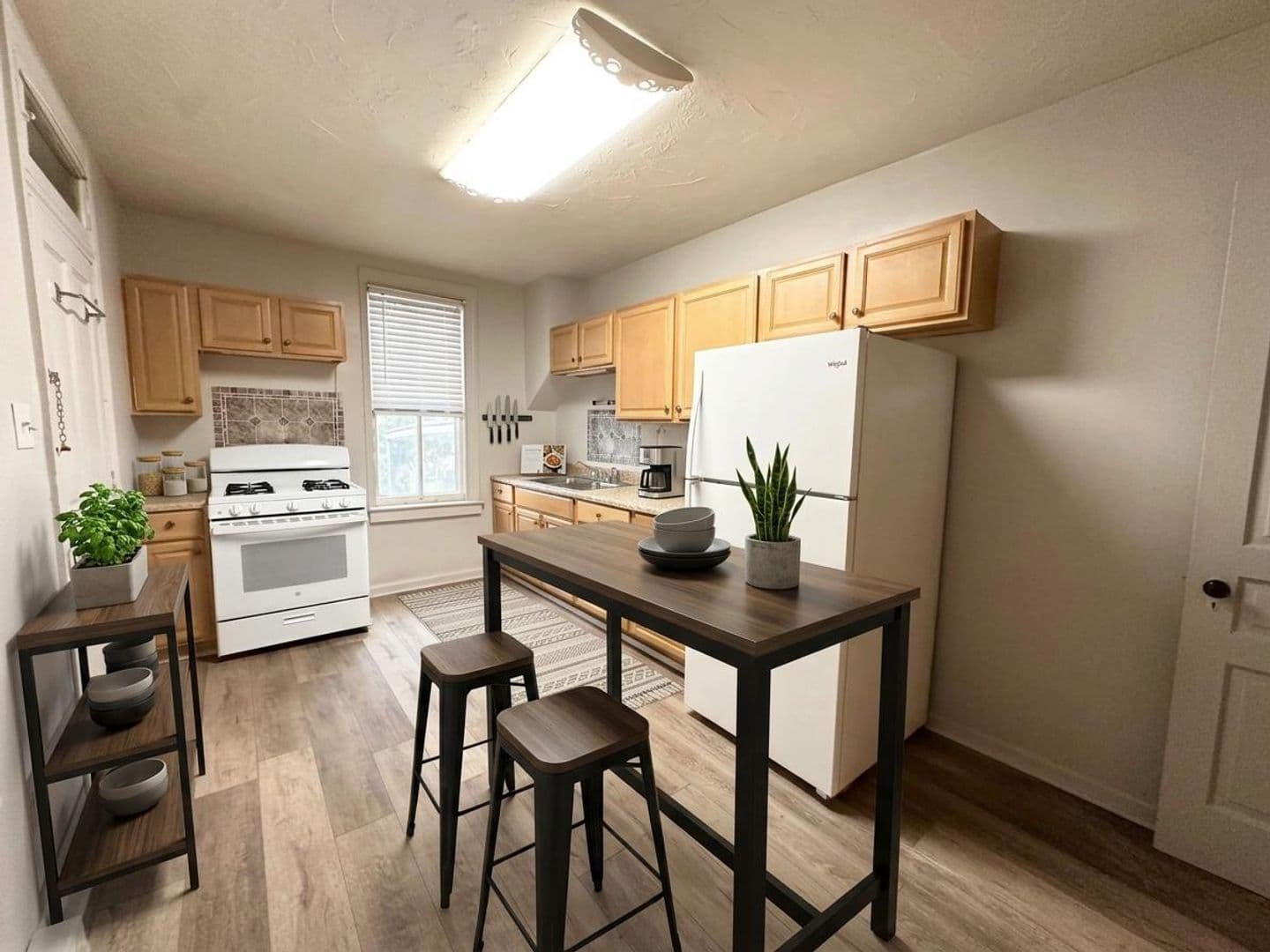 York House: 718 N Pershing Ave