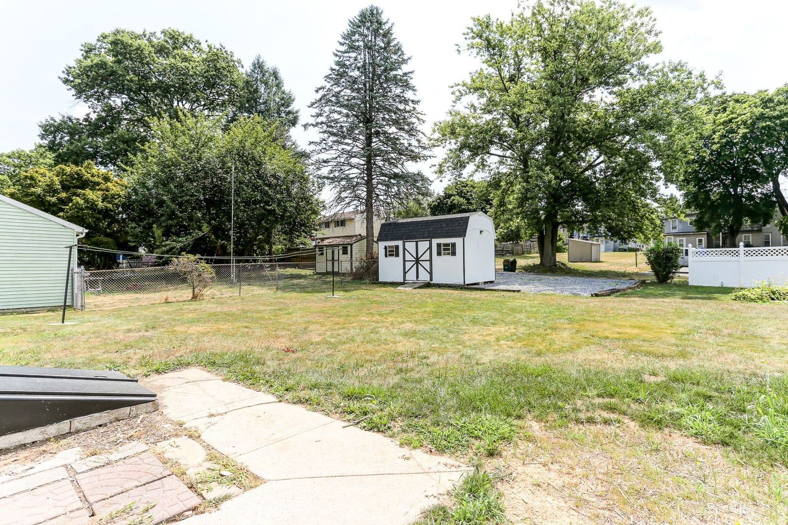 Elizabethtown House: 336 Snyder Avenue