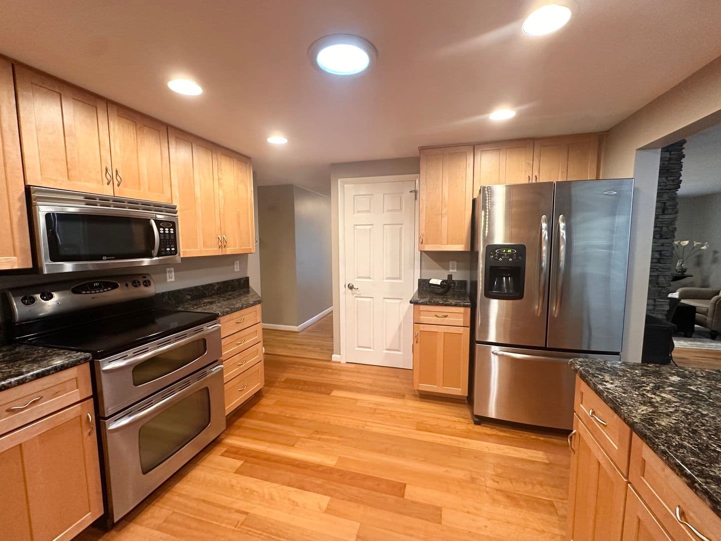 York House: 1671 Northview Rd