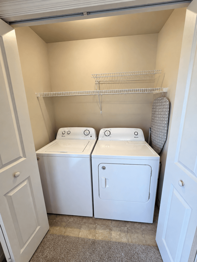 Elizabethtown House: 172 Randolph Dr