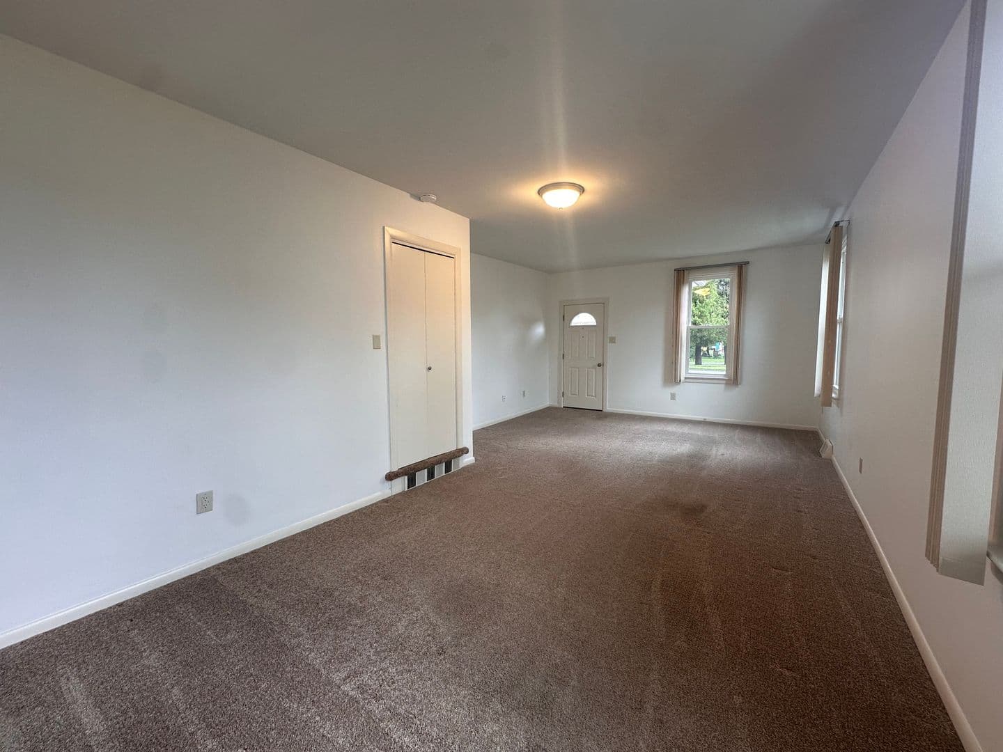 Cleona Apartment: 125 W Penn Ave