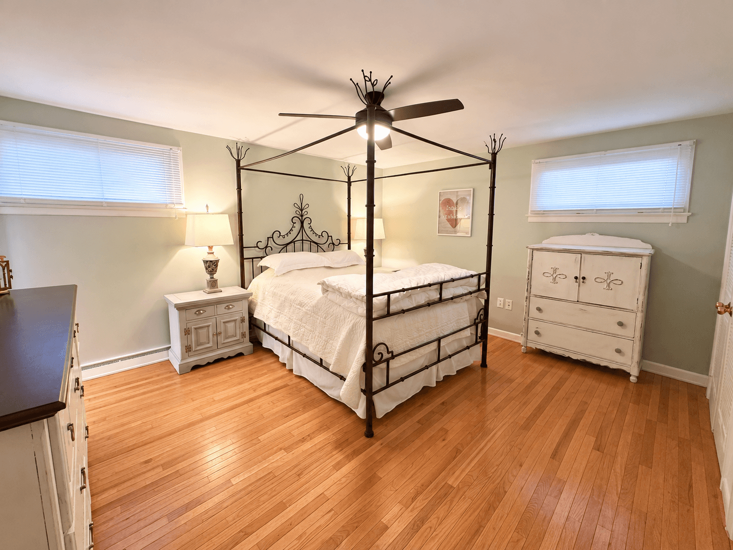 York House: 1671 Northview Rd