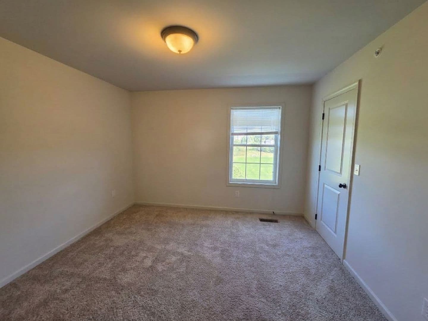 Elizabethtown House: 172 Randolph Dr